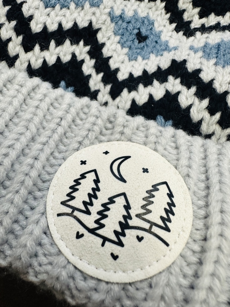 X9018 Bonnet en tricot à pompon et chevron
